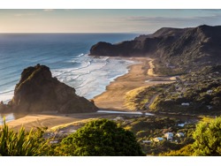 LIVE AND WORK AT PIHA BEACH